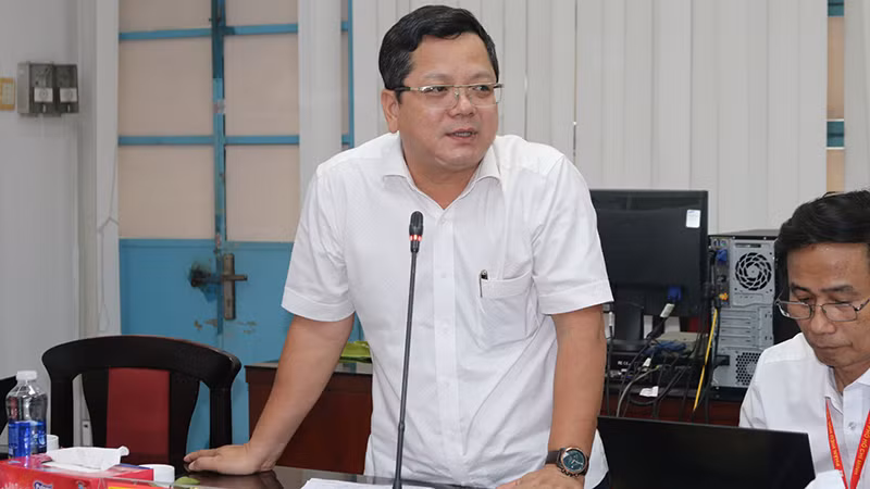 Tiến sĩ Dương Huy Đức, Phó Vụ trưởng, Phó trưởng Cơ quan Thường trực Tạp chí Cộng sản tại miền nam.