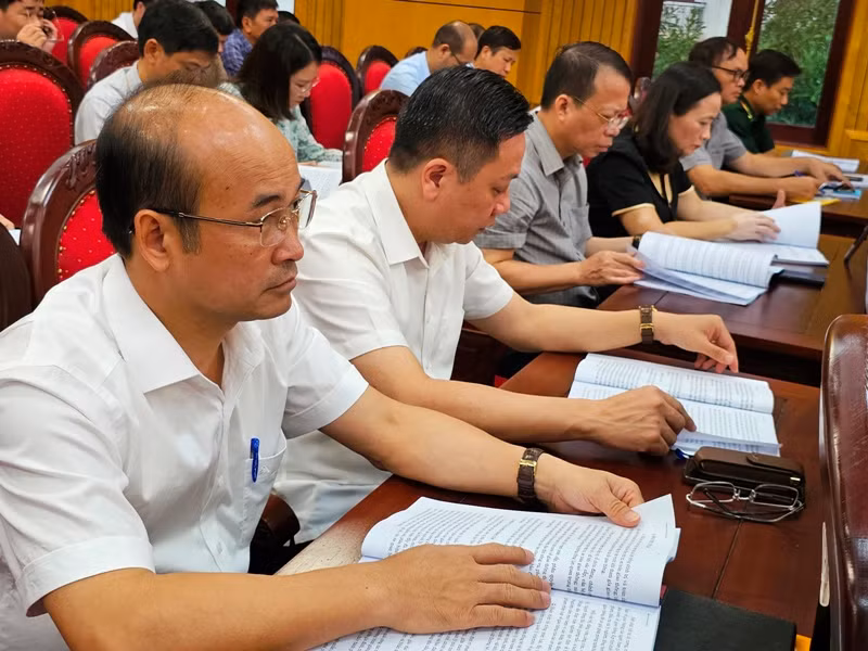 Các đại biểu học tập, quán triệt nghị quyết, chỉ thị, kết luận của Trung ương tại Tỉnh ủy Thanh Hóa.