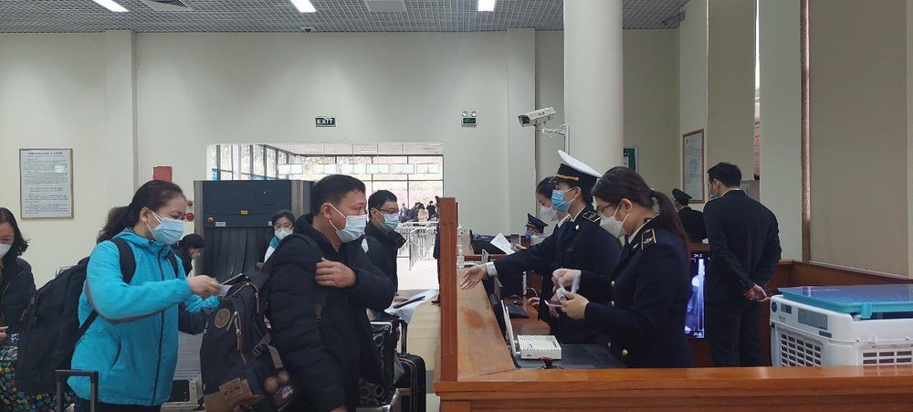 Cửa khẩu quốc tế Móng Cái, Quảng Ninh mở cửa thông quan xuất nhập cảnh trong sáng ngày 8/1/2023.