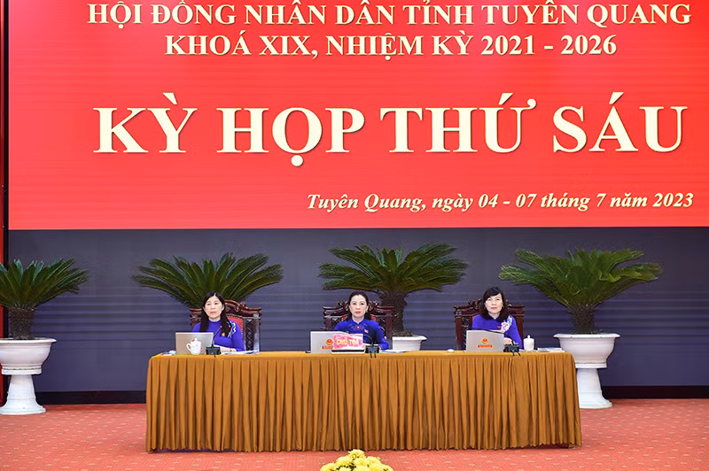 Chủ tọa kỳ họp.