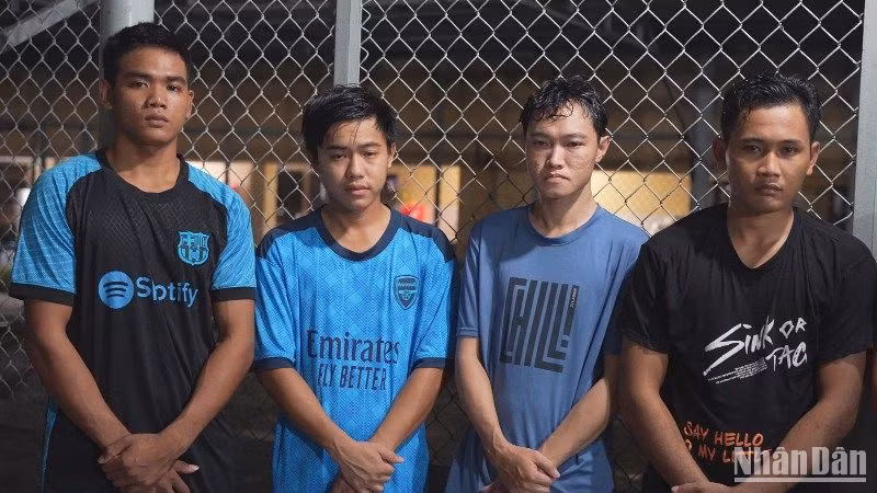 Các đối tượng tại cơ quan chức năng. (Ảnh: Công an cung cấp)