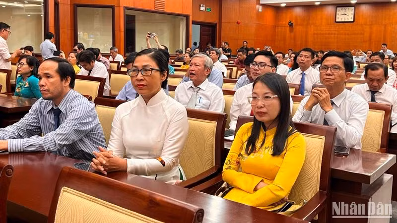 Các đại biểu dự hội nghị.