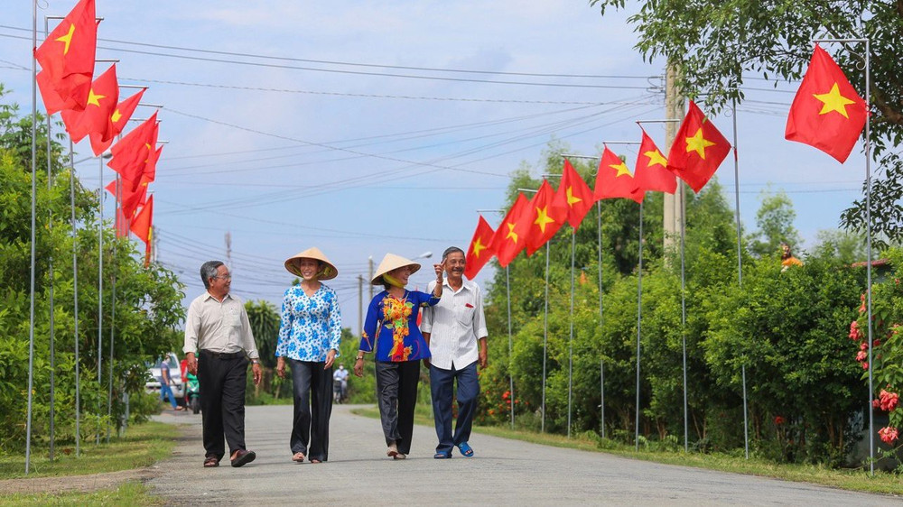 Một đường cờ Tổ quốc tại tỉnh Bình Dương (Ảnh: Người Lao Động).