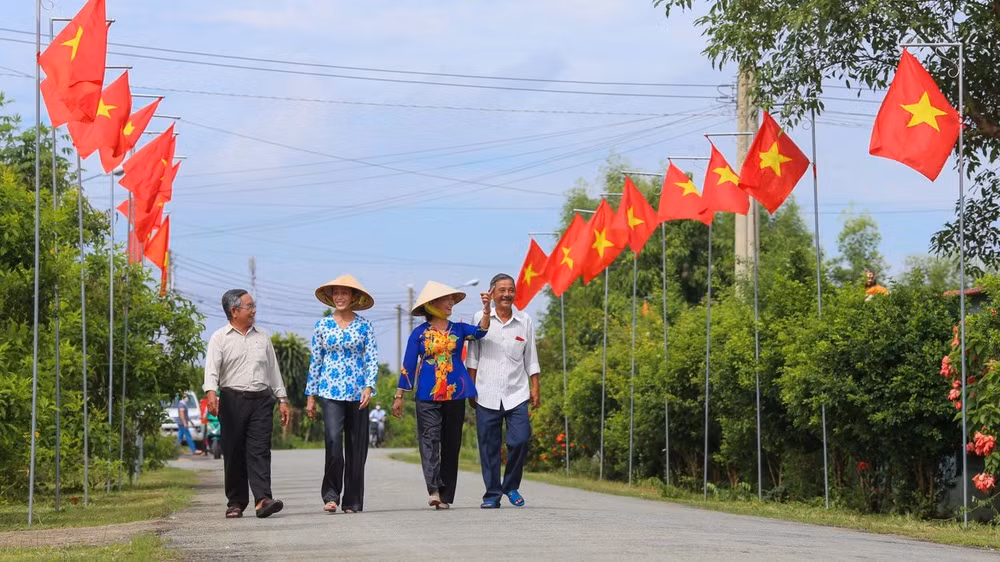 Một đường cờ Tổ quốc tại tỉnh Bình Dương (Ảnh: Người Lao Động).