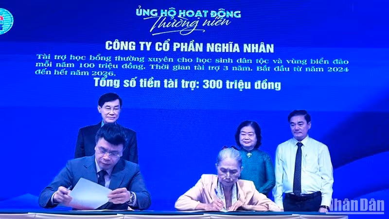 Các đơn vị, doanh nghiệp đồng hành cùng Quỹ học bổng Vừ A Dính