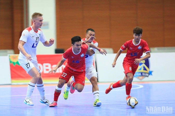 Các cầu thủ Câu lạc bộ Thái Sơn Nam ăn mừng chiến thắng trước Câu lạc bộ Hà Nội.