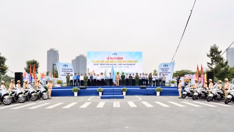 Các đơn vị ra quân triển khai nhiệm vụ bảo đảm an toan giao thông năm 2025.