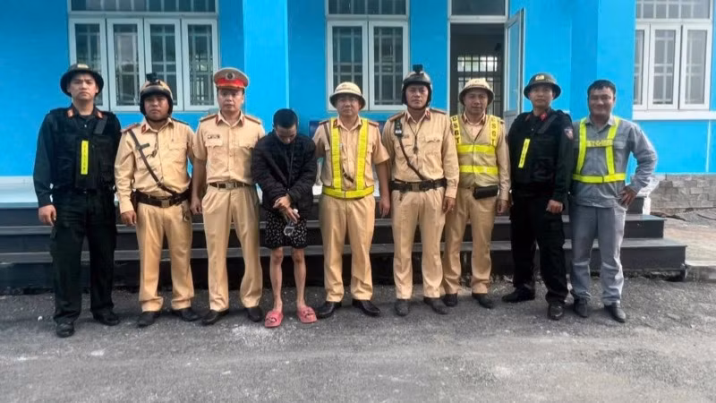 Đối tượng trốn trại bị các lực lượng chức năng bắt giữ. (Ảnh: Công an cung cấp)
