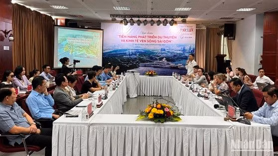 Các đại biểu dự toạ đàm.