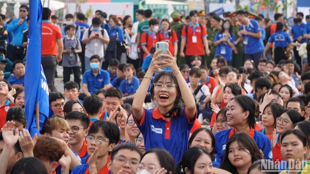 Sinh viên các trường đại học, cao đẳng háo sức ra quân các chiến dịch tình nguyện Sinh viên các trường đại học, cao đẳng háo sức ra quân các chiến dịch tình nguyện