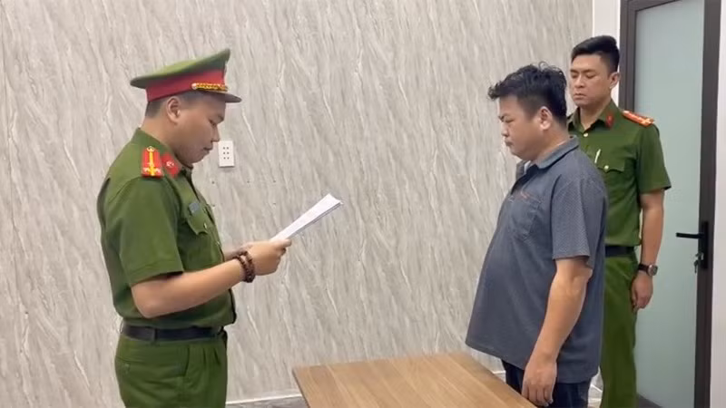 Trần Tấn Hoàng khi bị bắt giữ. (Ảnh: Công an cung cấp)