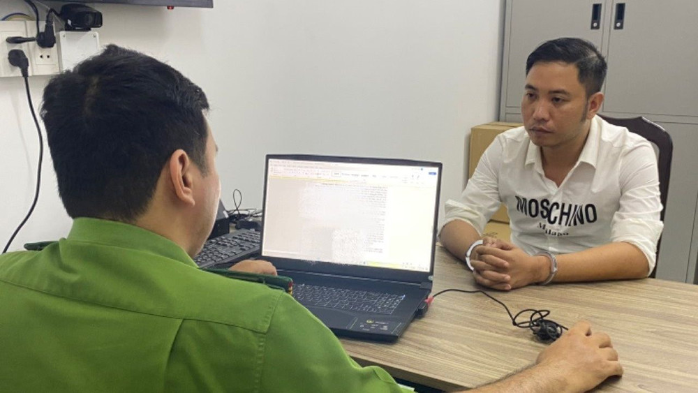 Đối tượng Lê Đức Kông làm việc với cơ quan chức năng.