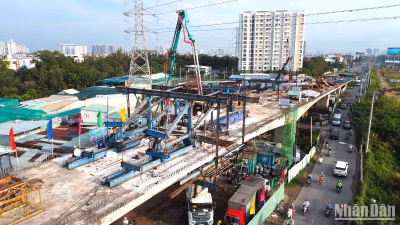 Công trình cầu Nam Lý hiện đạt 60% tiến độ, phấn đấu giải ngân 90% vốn đầu tư vào cuối năm 2023