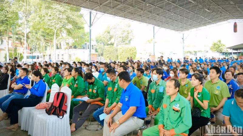 Ngày hội thu hút đông đảo thanh niên, công nhân thành phố tham gia.