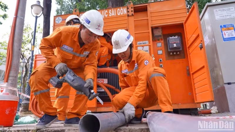 Công ty Điện lực Sài Gòn bảo dưỡng, thay thế thiết bị cũ, lắp đặt thêm tủ điện phân phối hạ thế, máy phát điện diesel công suất lớn.