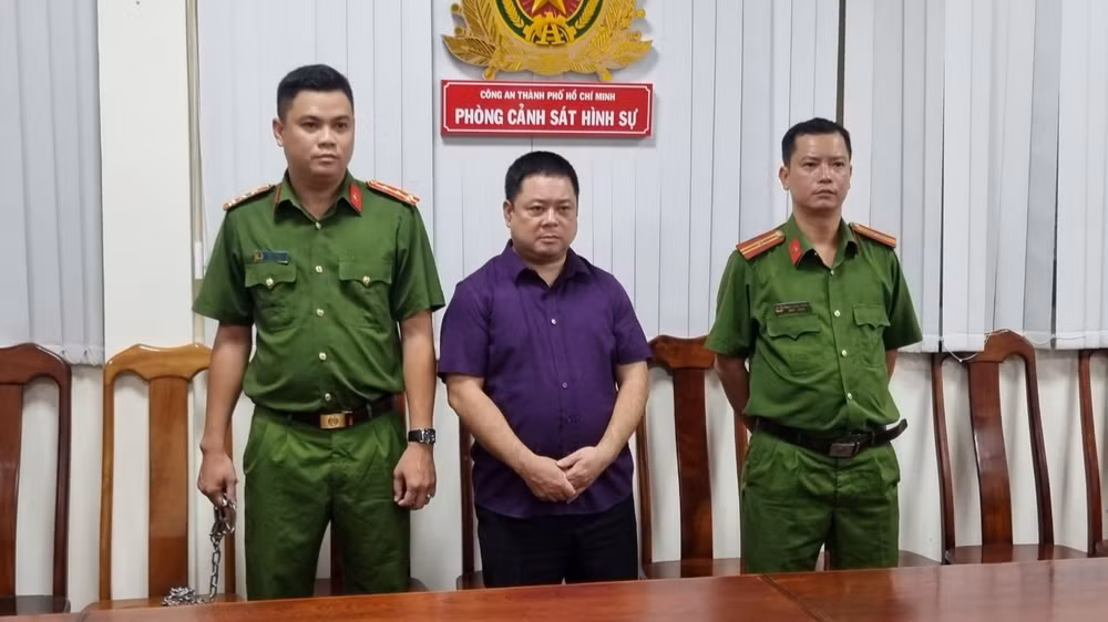 Đối tượng Nguyễn Văn Chung tại cơ quan công an. (Ảnh: Công an cung cấp)