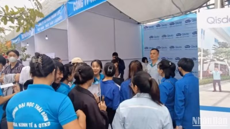 Ngày hội việc làm tại trường Đại học Thái Bình.