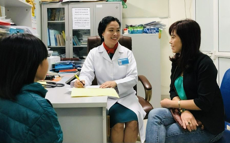Tư vấn chăm sóc dinh dưỡng cho trẻ tại Khoa Khám tư vấn dinh dưỡng trẻ em (Viện Dinh dưỡng).