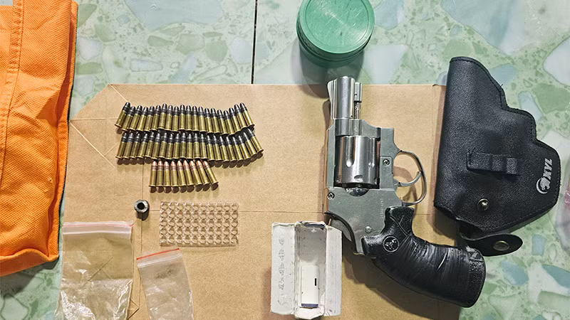 Tang vật được lực lượng Công an thu giữ trong quá trình khám xét. (Ảnh: Công an cung cấp)