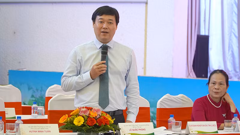 Bí thư Tỉnh ủy Đồng Tháp Lê Quốc Phong phát biểu tại buổi họp mặt. (Ảnh: HỮU NGHĨA)