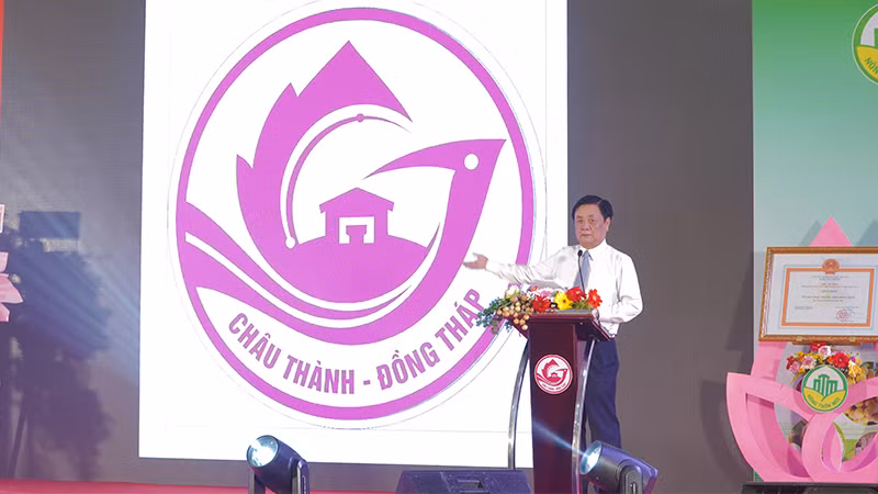 Bộ trưởng Nông nghiệp và Phát triển nông thôn Lê Minh Hoan phát biểu tại lễ công bố. (Ảnh: HỮU NGHĨA)