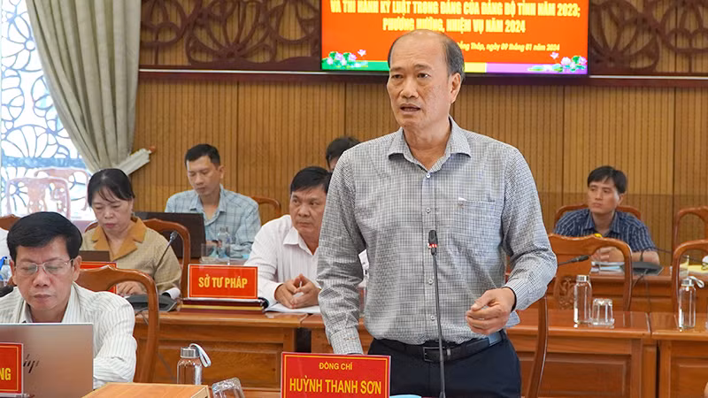 Đại biểu trình bày tại hội nghị. (Ảnh: HỮU NGHĨA)