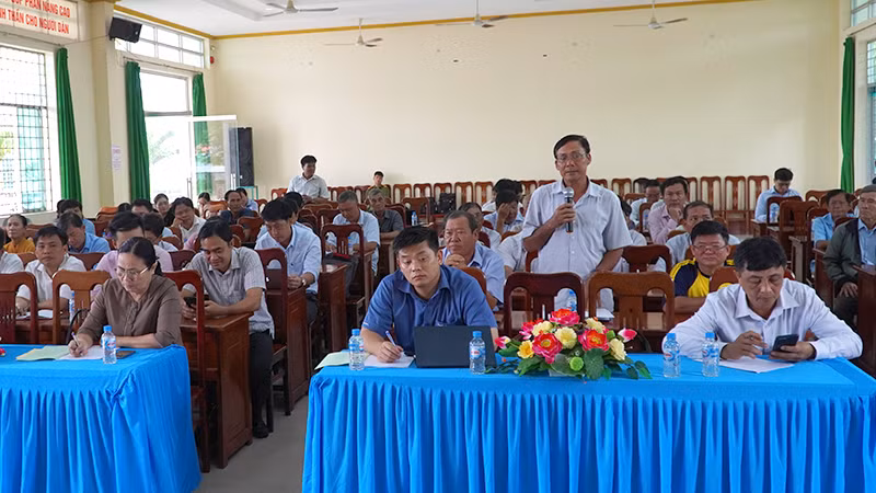 Cử tri xã Mỹ Đông, huyện Tháp Mười nêu ý kiến đến đại biểu Quốc hội tỉnh Đồng Tháp. (Ảnh: HỮU NGHĨA) Cử tri xã Mỹ Đông, huyện Tháp Mười nêu ý kiến đến đại biểu Quốc hội tỉnh Đồng Tháp. (Ảnh: HỮU NGHĨA)