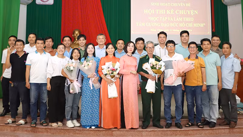 Giảng viên, học viên Trường Chính trị tỉnh Đồng Tháp tham gia sinh hoạt chuyên đề.