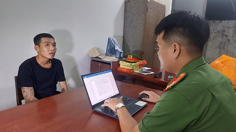 Đối tượng Bùi Nghĩa Hiệp tại cơ quan công an.