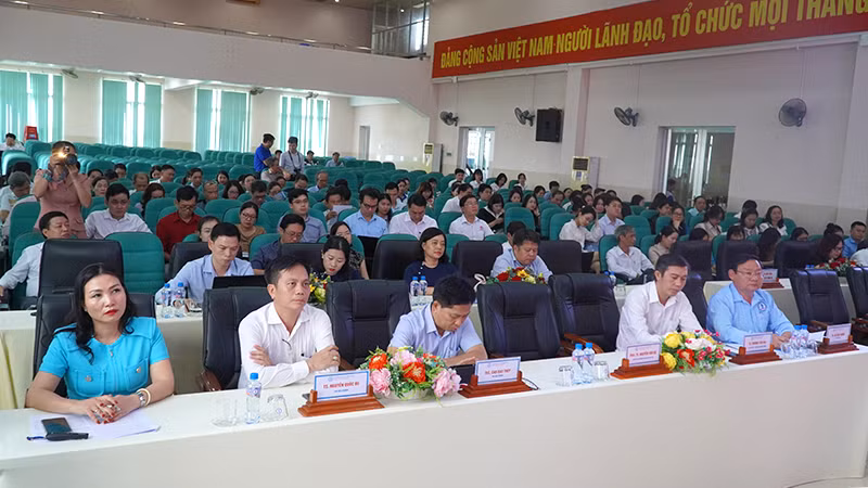 Đại biểu tham dự buổi tập huấn.
