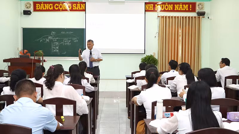 Hoạt động giảng dạy tại Trường Chính trị tỉnh Đồng Tháp.