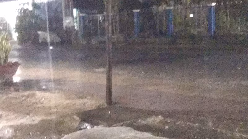 Mưa xuất hiện trên địa bàn huyện biên giới Tân Hồng vào tối 3/5. (Ảnh: Người dân cung cấp)