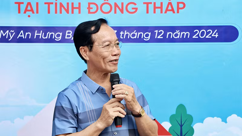 Phó Trưởng Ban Tuyên giáo Tỉnh ủy Đồng Tháp Đinh Văn Năm phát biểu tại buổi khánh thành 3 ngôi nhà Nhân ái.