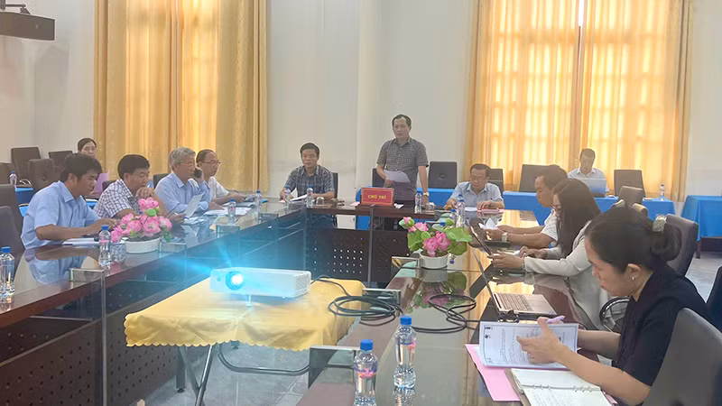 Chủ tịch Hội Nông dân tỉnh Đồng Tháp Lý Văn Giàu phát biểu tại buổi hội thảo tham vấn. (Ảnh: HỮU NGHĨA)