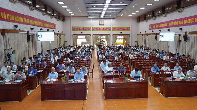 Các đại biểu tham dự hội nghị. Ảnh: HỮU NGHĨA