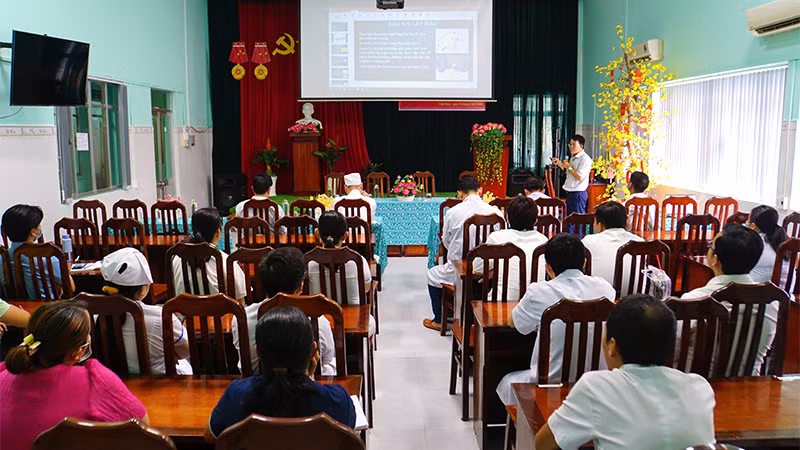 Bệnh viện Thống Nhất sinh hoạt chuyên đề cho đội ngũ y, bác sĩ Bệnh viện Đa khoa khu vực Tháp Mười.