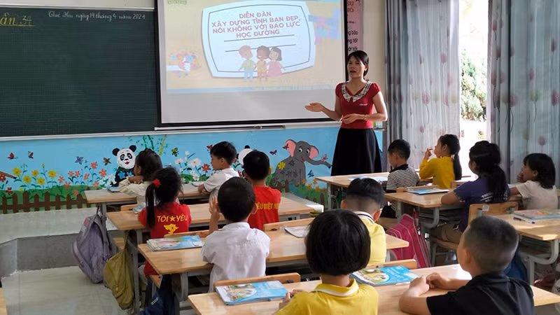 Giờ sinh hoạt của Liên đội Trường tiểu học San Thàng, thành phố Lai Châu, tỉnh Lai Châu. (Ảnh MINH THAO)