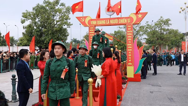 Tân binh thuộc huyện Hải Hậu (Nam Định) trong ngày Lễ giao quân. (Ảnh: XUÂN THU)