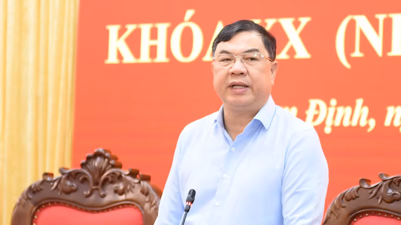 Đồng chí Phạm Gia Túc, Ủy viên Trung ương Đảng, Bí thư Tỉnh ủy Nam Định phát biểu tại hội nghị. (Ảnh: XUÂN TRƯỜNG)