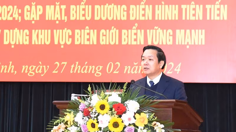 Đồng chí Chủ tịch Ủy ban nhân dân tỉnh Ninh Bình Phạm Quang Ngọc phát biểu chỉ đạo tại hội nghị. Ảnh: XUÂN TRƯỜNG