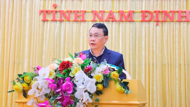 Đồng chí Bí thư Tỉnh ủy Nam Định Đặng Khánh Toàn phát biểu tại hội nghị. (Ảnh: XUÂN TRƯỜNG)