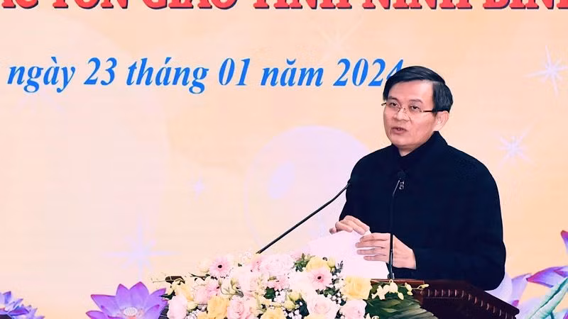 Đồng chí Đoàn Minh Huấn, Ủy viên Trung ương Đảng, Bí thư Tỉnh ủy Ninh Bình phát biểu tại buổi gặp mặt, giao lưu. Ảnh: XUÂN TRƯỜNG