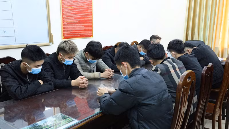 Phòng Cảnh sát hình sự Công an tỉnh Nam Định triệu tập, làm việc với nhóm thanh, thiếu niên về hành vi gây rối trật tự công cộng.