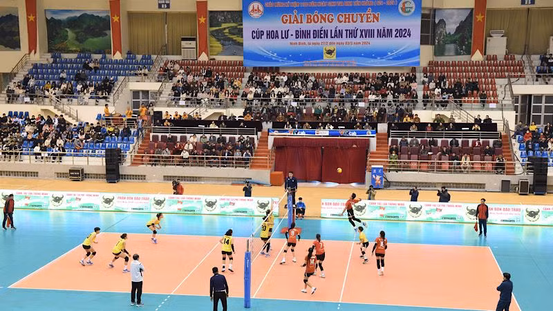 Giải Bóng chuyền Cúp Hoa Lư-Bình Điền lần thứ 18 tổ chức tại Nhà thi đấu thể dục thể thao tỉnh Ninh Bình. Ảnh: XUÂN TRƯỜNG