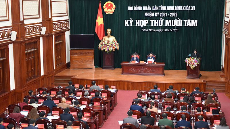 Quang cảnh kỳ họp thứ 18, Hội đồng nhân dân tỉnh Ninh Bình khóa XV. (Ảnh: XUÂN TRƯỜNG)