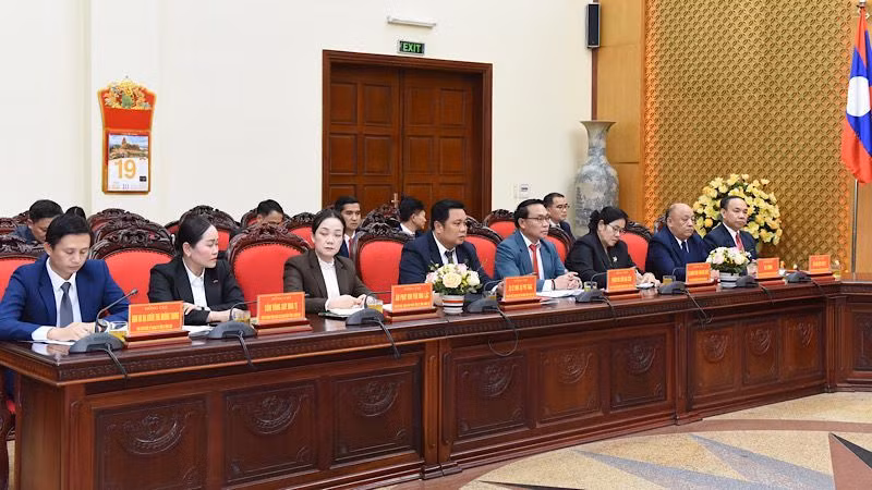 Đại biểu tỉnh Oudomxay dự hội đàm. (Ảnh: XUÂN TRƯỜNG)