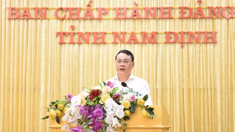 Đồng chí Đặng Khánh Toàn, Bí thư Tỉnh ủy Nam Định phát biểu tại hội nghị.