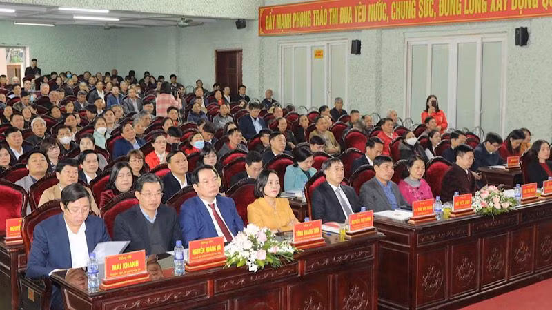 Các đại biểu dự chương trình tôn vinh người hiến giác mạc. (Ảnh: XUÂN TRƯỜNG)