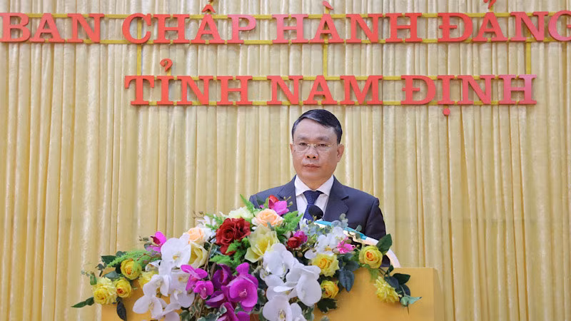 Đồng chí Bí thư Tỉnh ủy Nam Định Đặng Khánh Toàn phát biểu tại hội nghị.