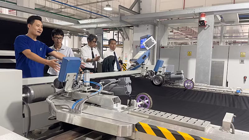 Dây chuyền tự động của Nhà máy dệt nhuộm TOP TEXTILES tại Khu công nghiệp Dệt may Rạng Đông (huyện Nghĩa Hưng, Nam Định).